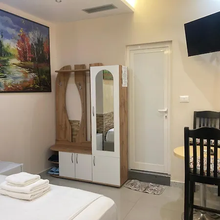 Sense Apts * Tiran